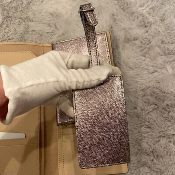 BNWT Nordstrom Patent Saffiano Gunmetal Leather Passport Wallet Luggage Tag $120 - Picture 7 of 12